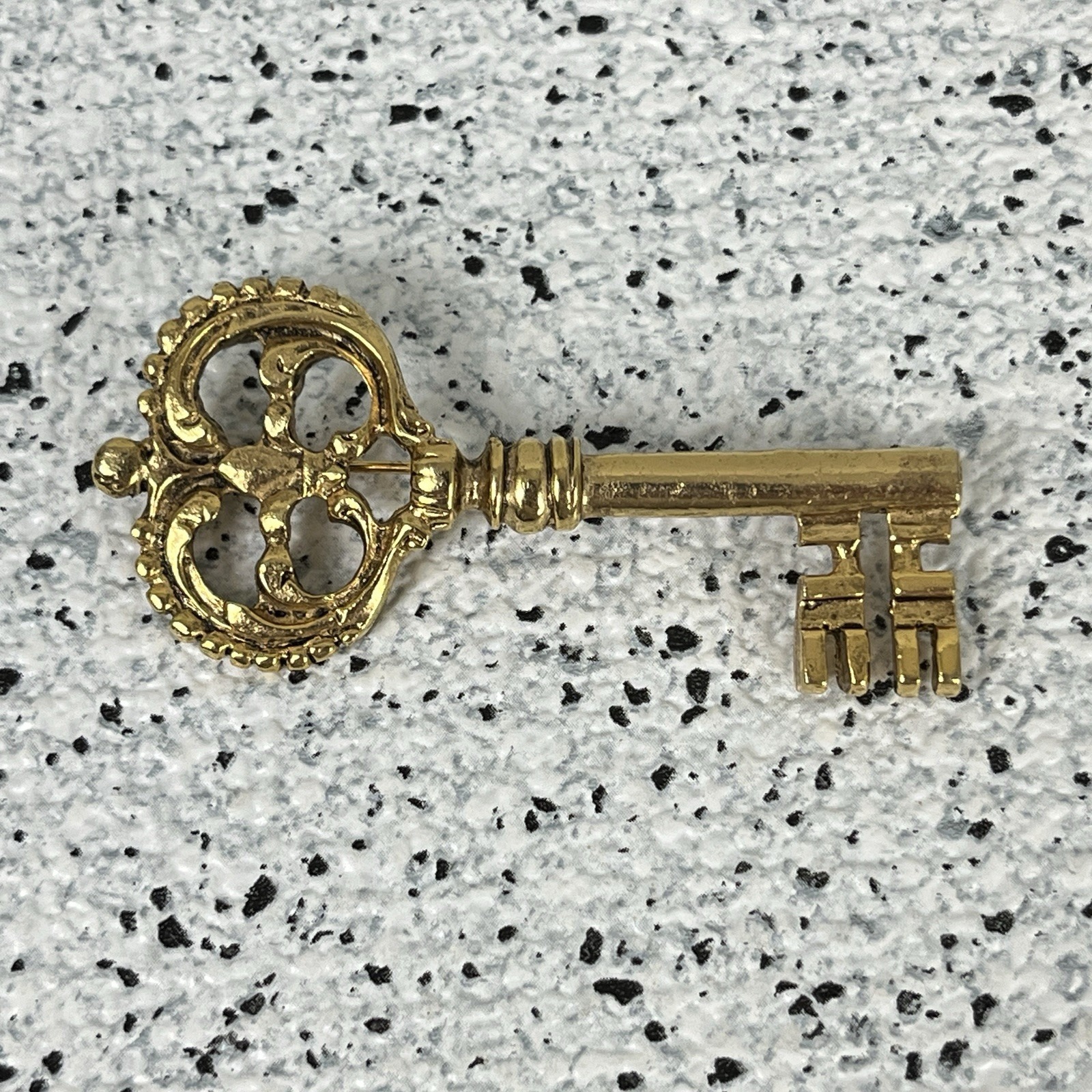 Vintage Zentall Signed Gold Tone Ornate Skeleton Key Brooch Pin 2.5